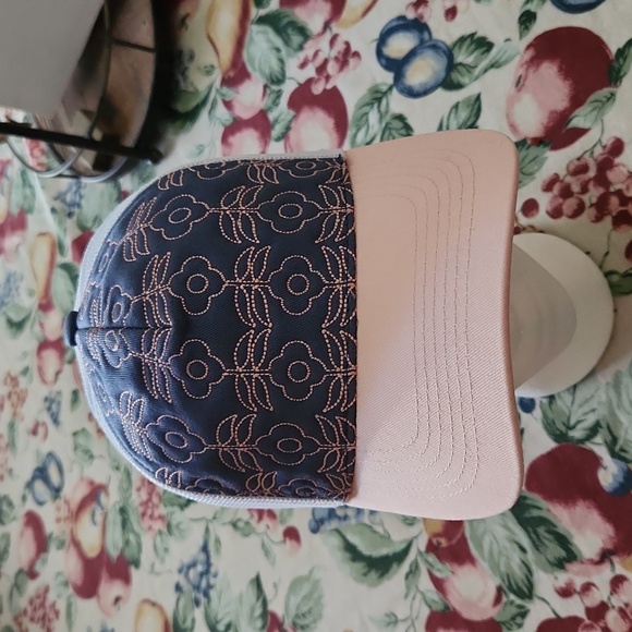 Women's trucker hat - Picture 1 of 7